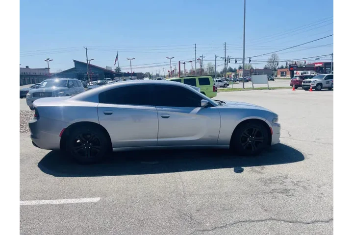 $5999 : 2015 Charger SE image 7
