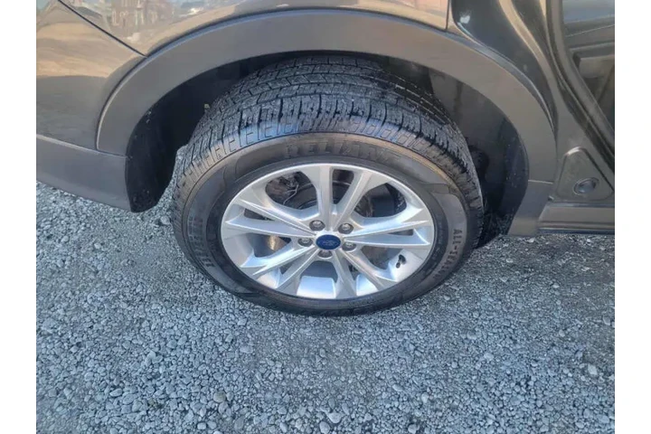 $9500 : 2018 Escape SE image 10