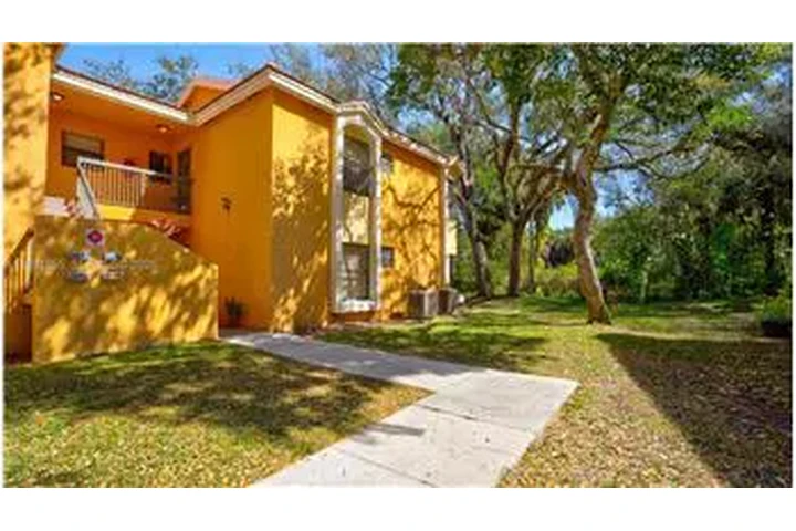 $2425 : Rental property with 3 bedro image 10