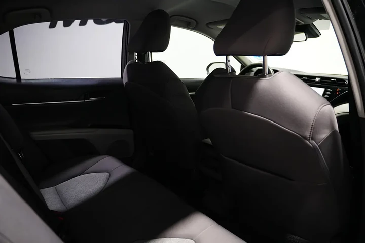 $13821 : 2019 Camry image 10