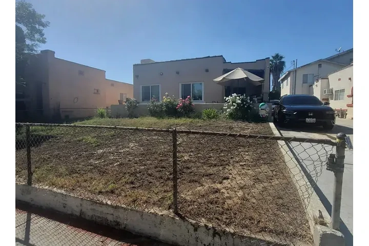 $2950 : 4 BEDROOM HOUSE GARAGE PARKING image 1