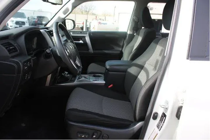 $37598 : Toyota 4Runner 2023 4x4 SR5 image 9