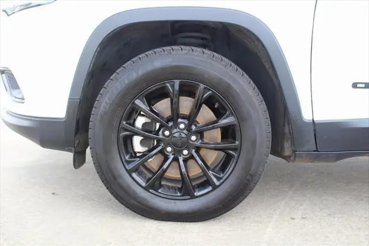 $23999 : Jeep Cherokee 2023 4x4 Altit image 2