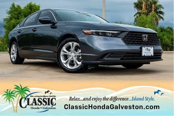 $23489 : Honda Accord 2024 LX 4dr Sed image 1