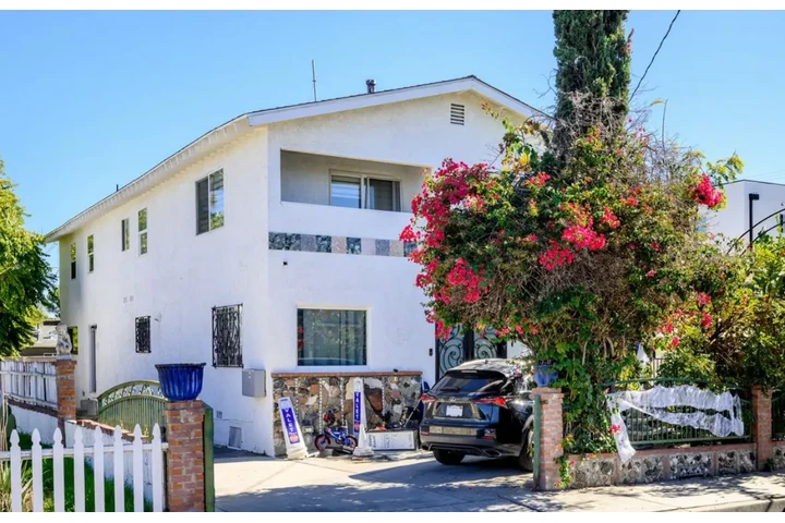 $2000 : 2 bedroom apartment in Carson image 1