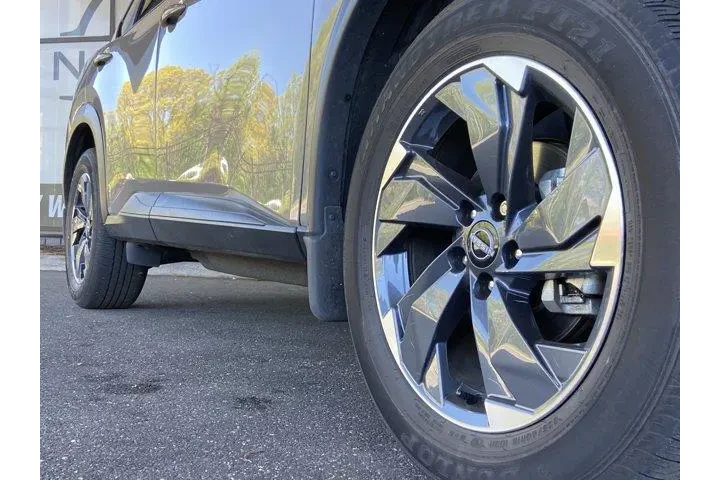 Nissan Rogue 2024 AWD SV 4dr image 9