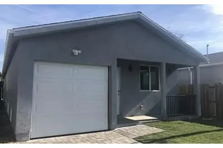 $1800 : Casa De renta🏠Los Angeles, CA image 1