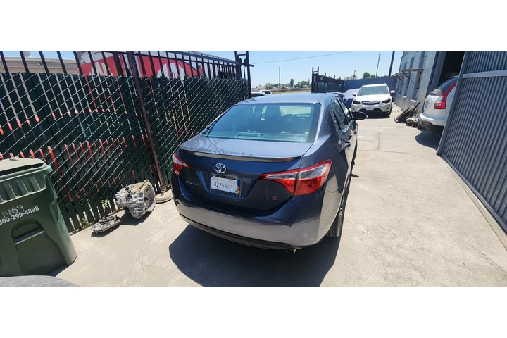 $9000 : 2015 Toyota corolla image 4