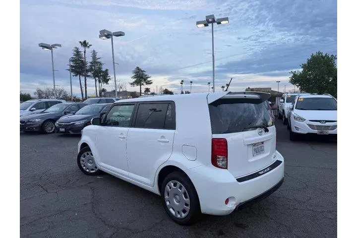 $13889 : Scion xB 2015 4dr Wagon 5M image 5