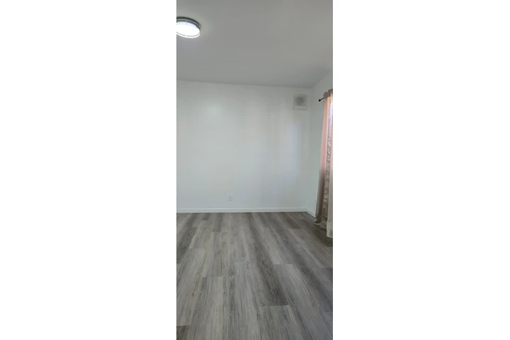 $1200 : Cuarto de renta image 3