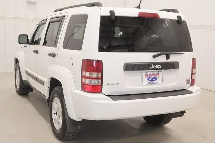 $10000 : Jeep Liberty 2012 4x4 Sport image 4