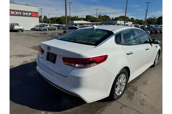 $7980 : 2018 Optima LX Auto image 2