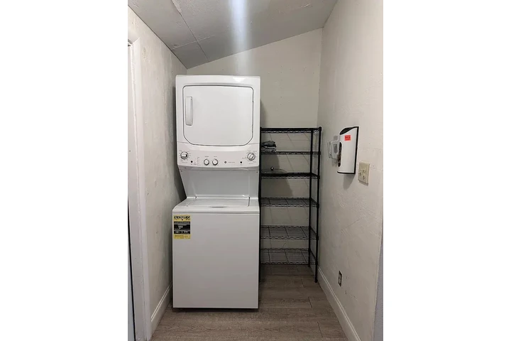 $800 : Nice Home...Miami FL image 7