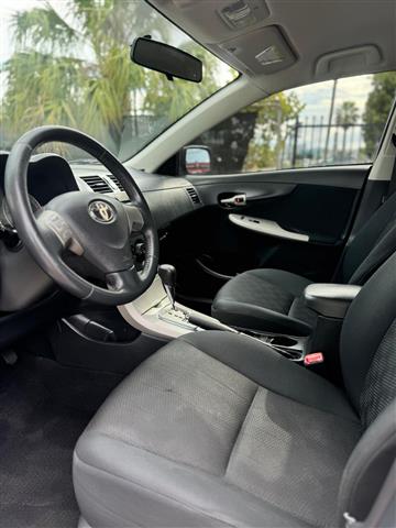 $8500 : Toyota Corolla SPORT 2010 image 4