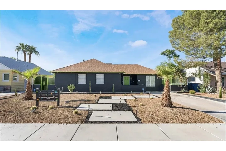 $900 : open living spacious home image 1
