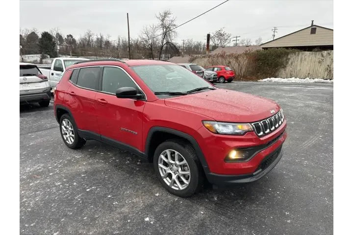 $22649 : Jeep Compass 2023 4x4 Latitu image 1