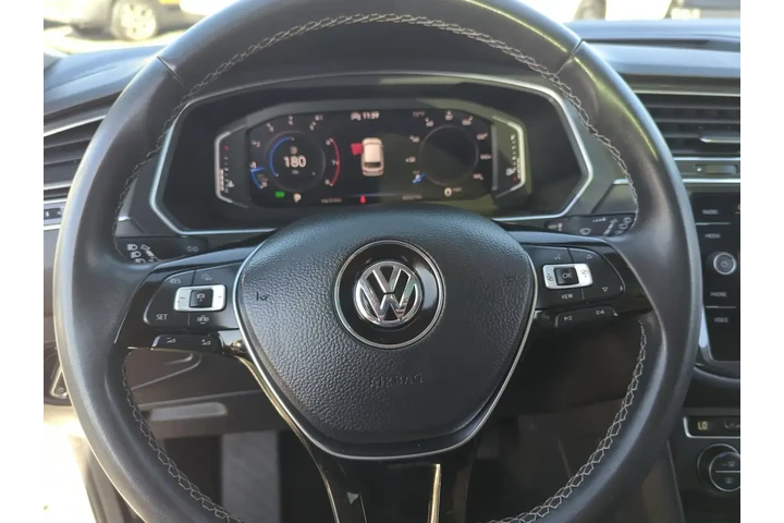 Volkswagen Tiguan 2021 SE 4d image 9