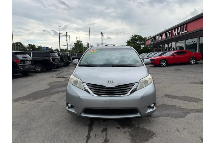 $5980 : 2011 Sienna XLE image 7
