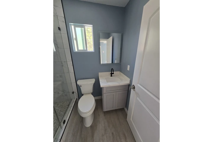$1850 : Nuevo Estudio en South Gate image 8