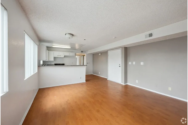 $2200 : Beautiful 2 beds 2 bath image 5