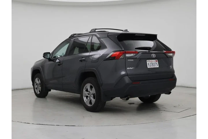 $29998 : Toyota RAV4 2023 AWD XLE 4dr image 2