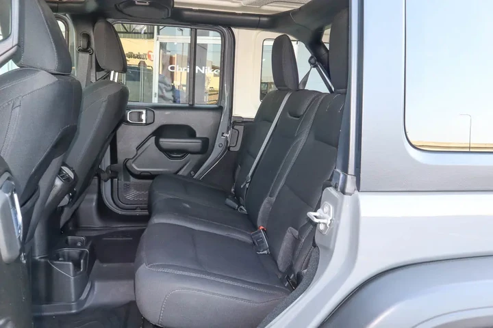 $32988 : 2022 Wrangler Unlimited Willy image 8