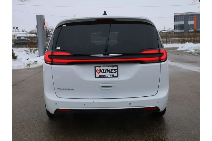 $29990 : Chrysler Pacifica 2024 Touri image 8