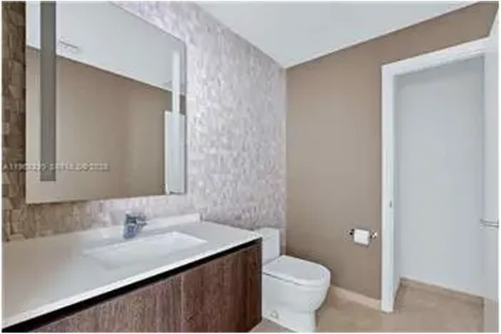 $6100 : Rental property with 2 bedro image 9