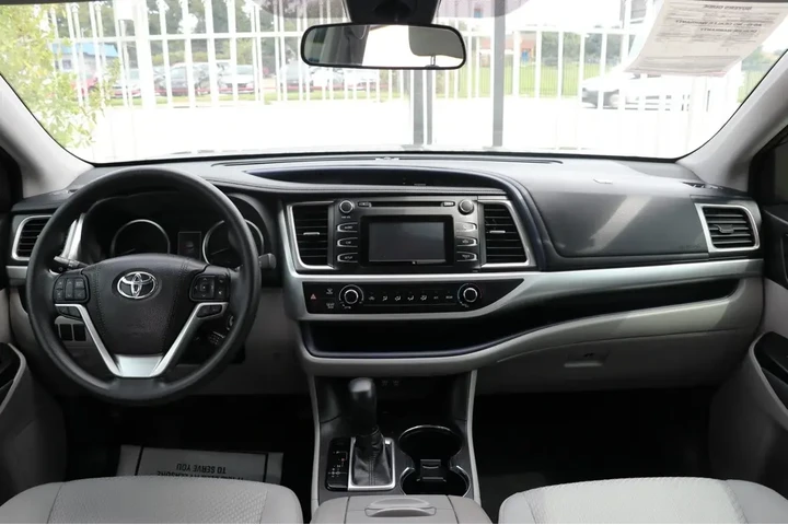 2018 Highlander image 2