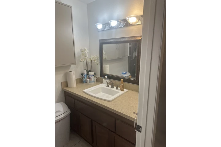 $850 : RECÁMARA DE RENTA PARA MUJER image 4