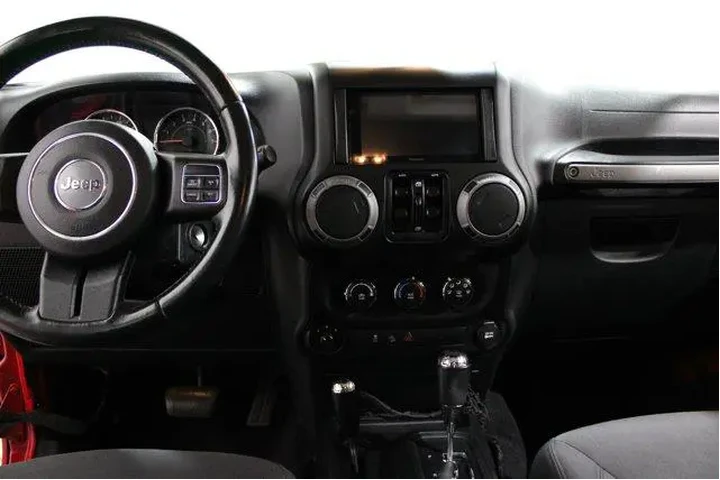 $20951 : Jeep Wrangler Unlimited 2017 image 2