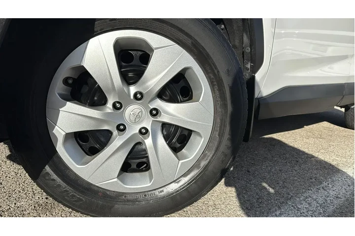 $23314 : Toyota RAV4 2020 LE 4dr SUV image 9