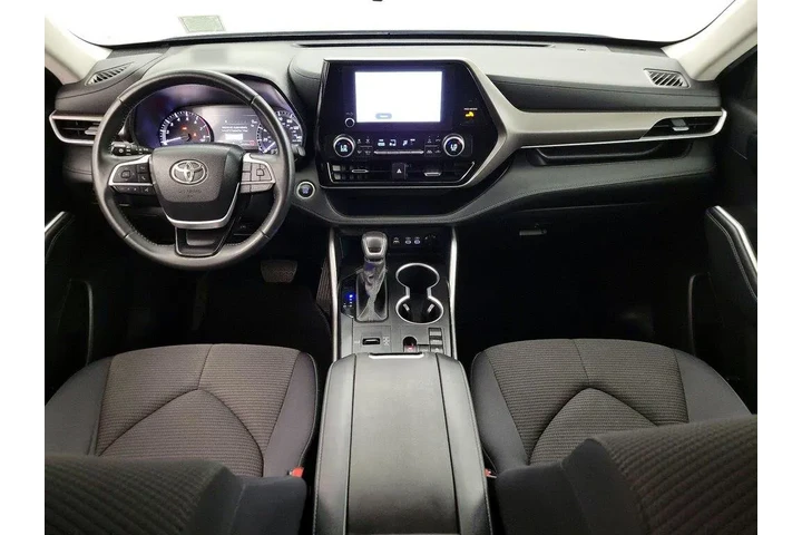 $30998 : Toyota Highlander 2024 LE 4d image 9