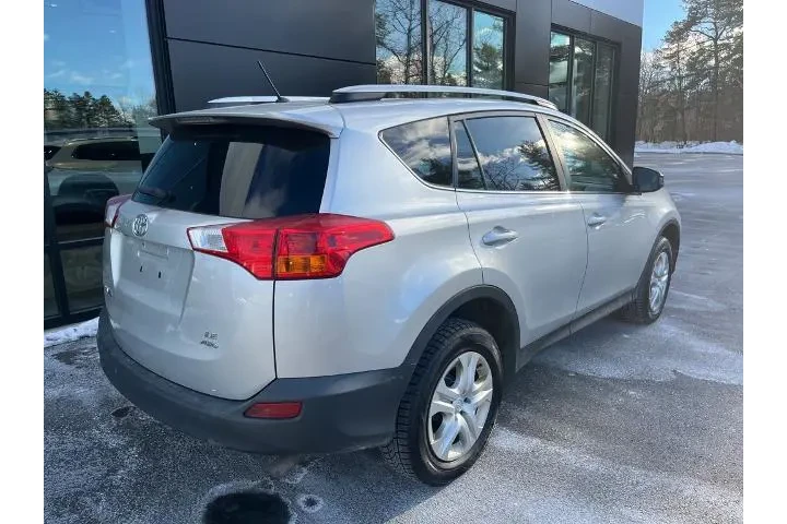 $11850 : Toyota RAV4 2015 AWD LE 4dr image 5