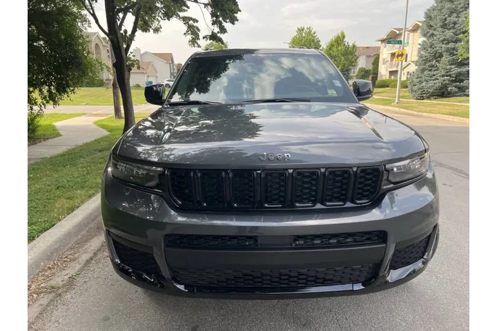 $37997 : 2024 Grand Cherokee L Altitude image 3