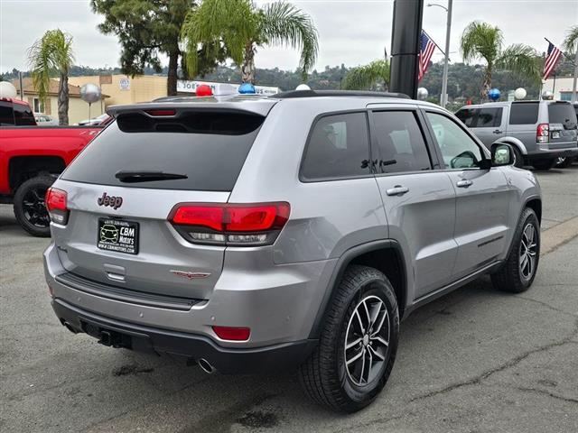 $23995 : 2017 Grand Cherokee image 7