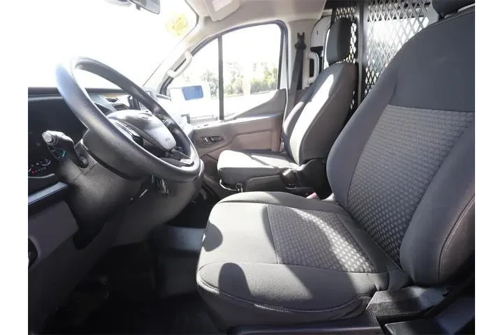 $32934 : Ford Transit 2024 250 3dr SW image 2
