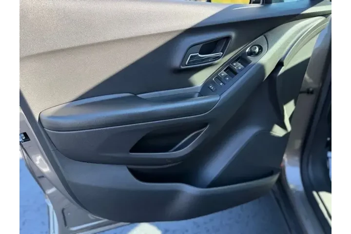 $18950 : Chevrolet Trax 2022 AWD LT 4 image 8