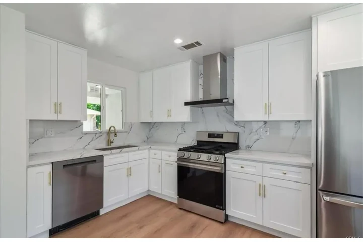 $3000 : 4Bed/2Bath House in Crenshaw image 2