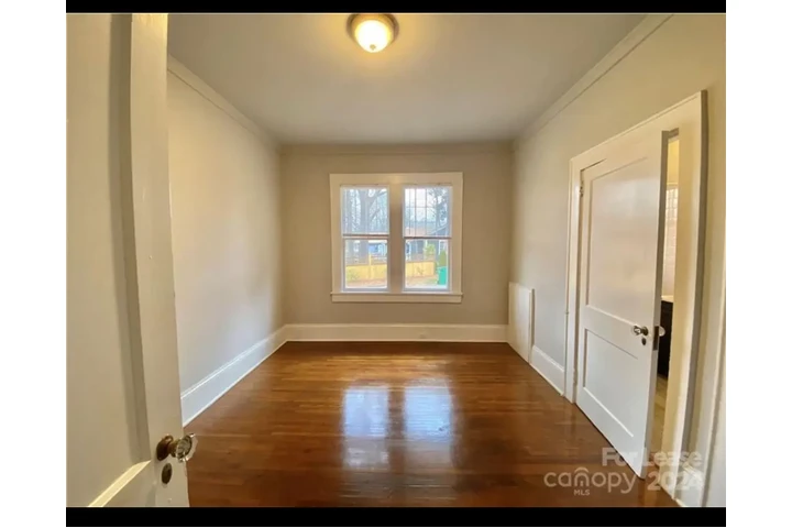 $1590 : Rent image 1