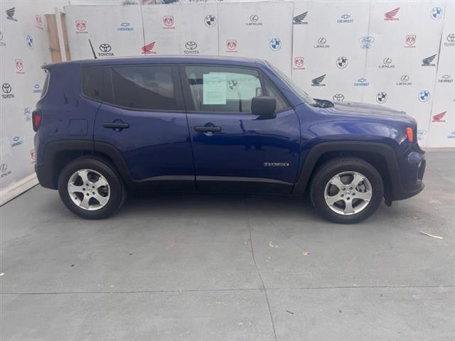 $18995 : Used 2019 Renegade Sport FWD image 3