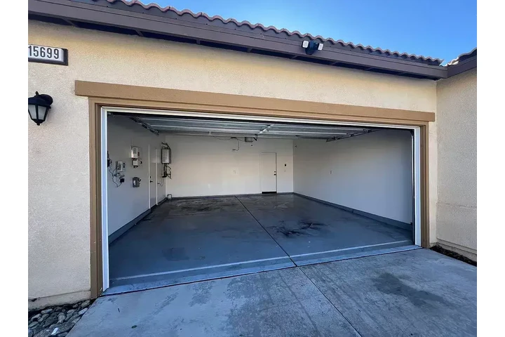 $1200 : Fontana - Move-In Ready image 7