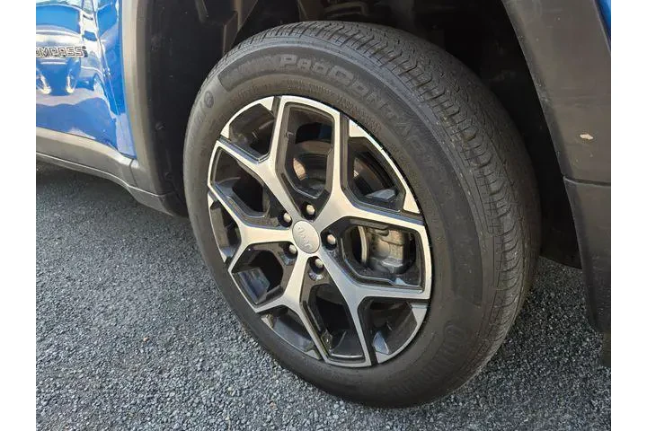 $27850 : Jeep Compass 2024 4x4 Limite image 3