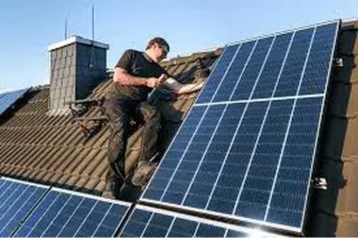 $70 : Solar panels Remove & install image 3