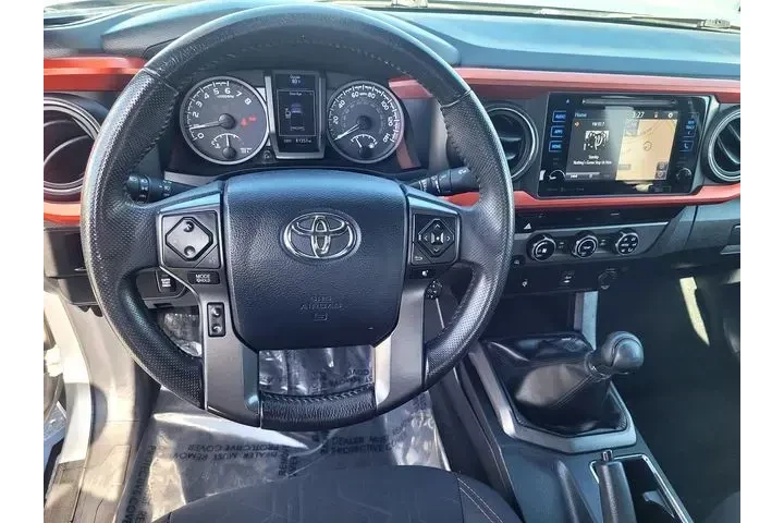 $29997 : Toyota Tacoma 2017 4x4 TRD O image 9