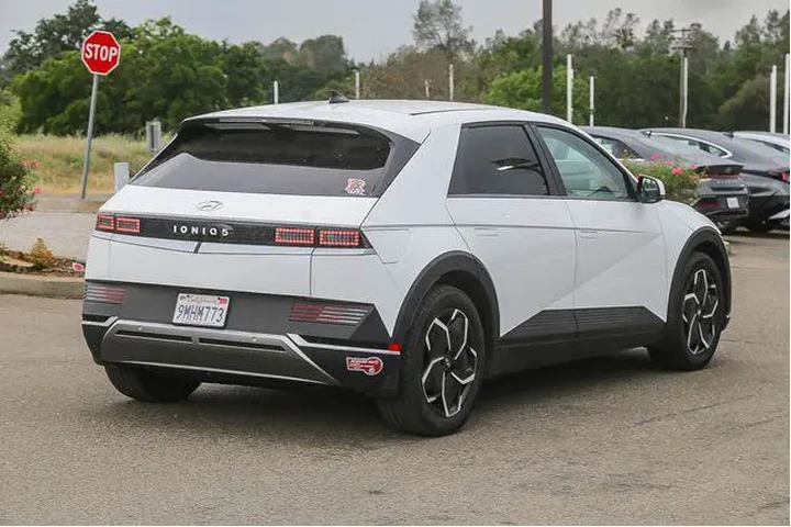 $24992 : Hyundai IONIQ 5 2024 SEL 4dr image 5