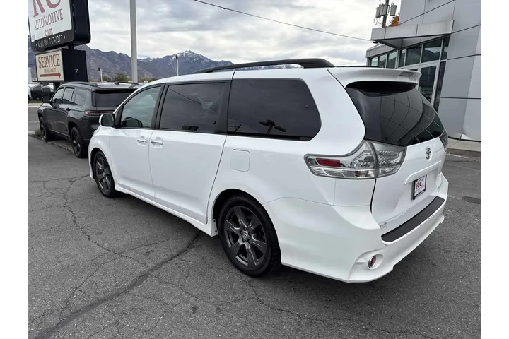 $20910 : 2017 Sienna SE image 6