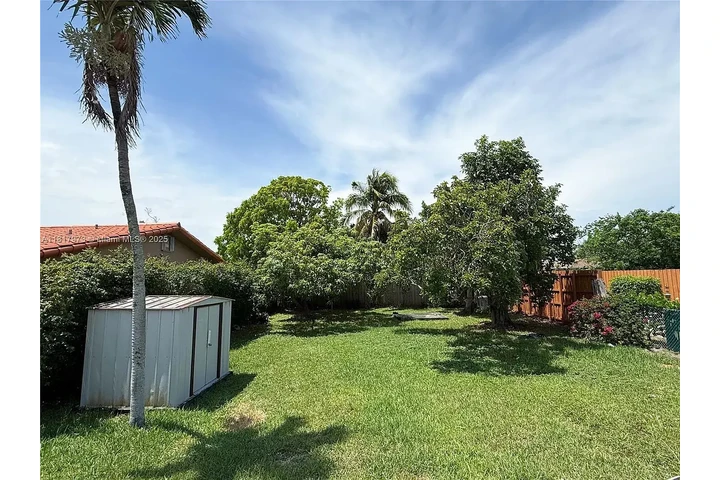 $800 : charming HOME ..Miami, FL image 7