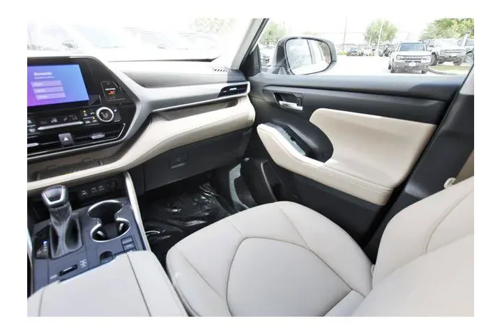 $33995 : Toyota Highlander 2023 XSE 4 image 9