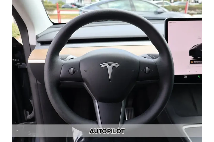 $27490 : Tesla Model Y 2023 AWD 4dr C image 3